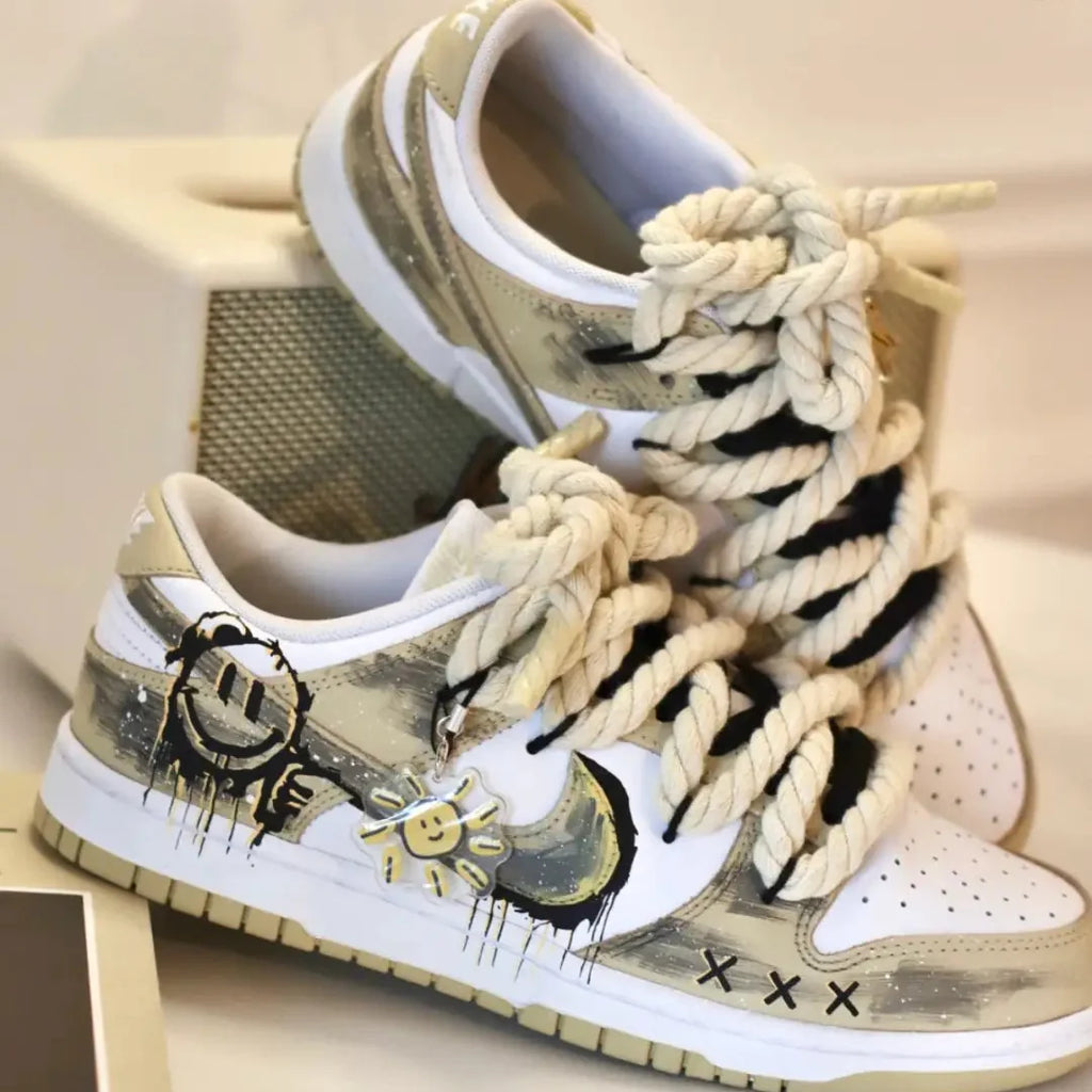 [Custom Smiley Face Graffiti] Dunk Skateboarding Shoes Unisex Distressed Style Yellow