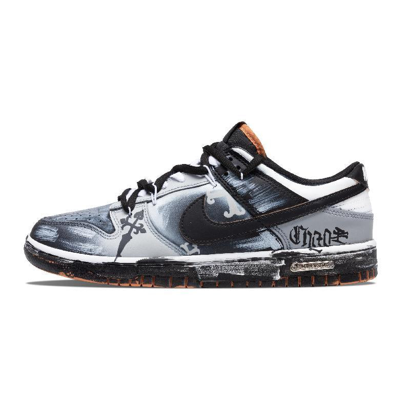 [Custom The arrival of Goths]  Dunk Skateboarding Shoes Men Low-top Black/white/gray