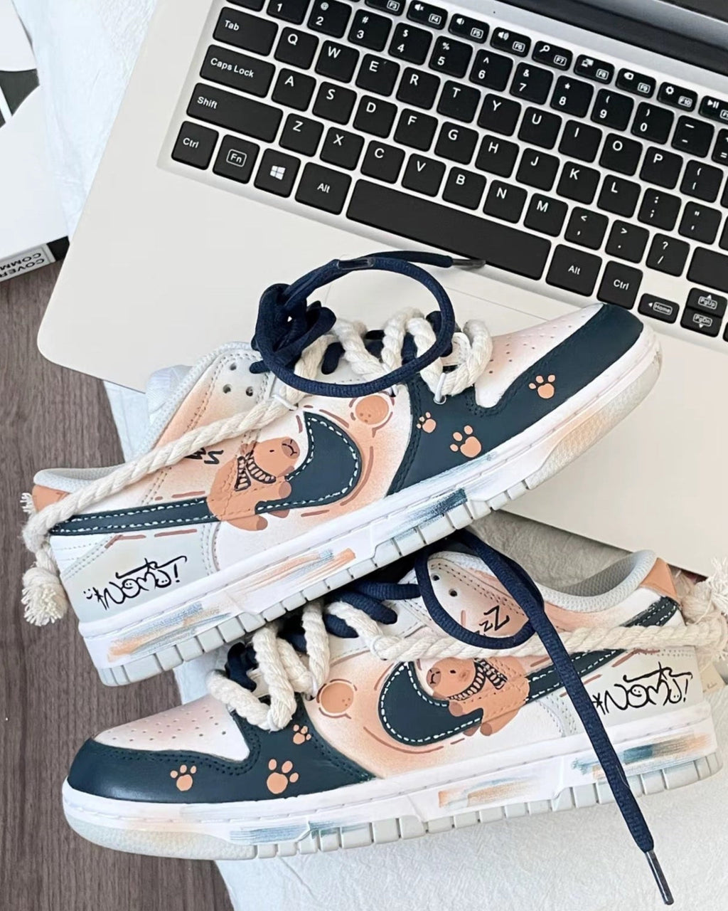 [Custom Capybara] Dunk Skateboarding Shoes Unisex Hand-painted Cute Style Deep Blue/Brown