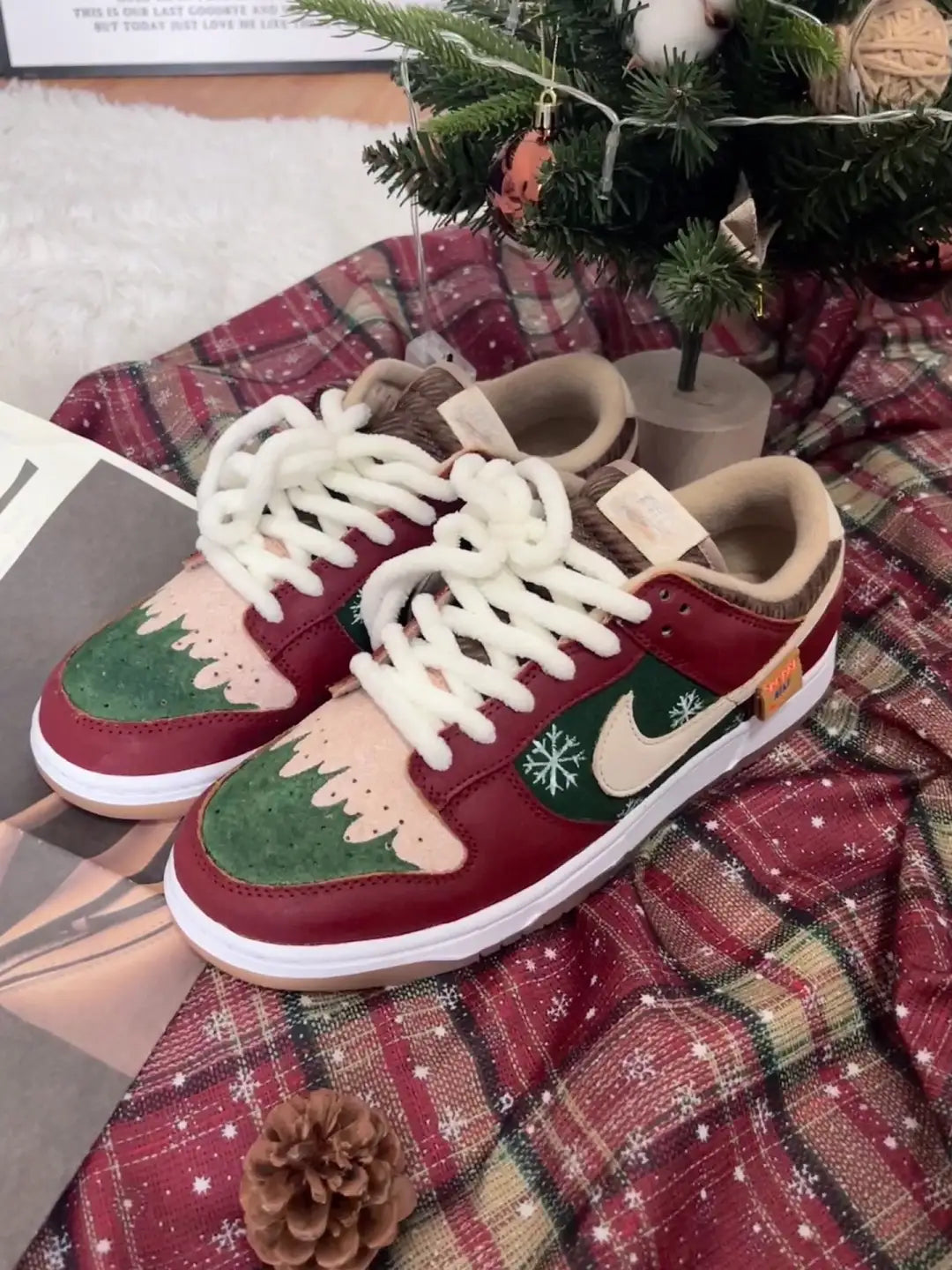 [Custom Frosted Berries] Dunk Skateboarding Shoes Unisex Low-top Red