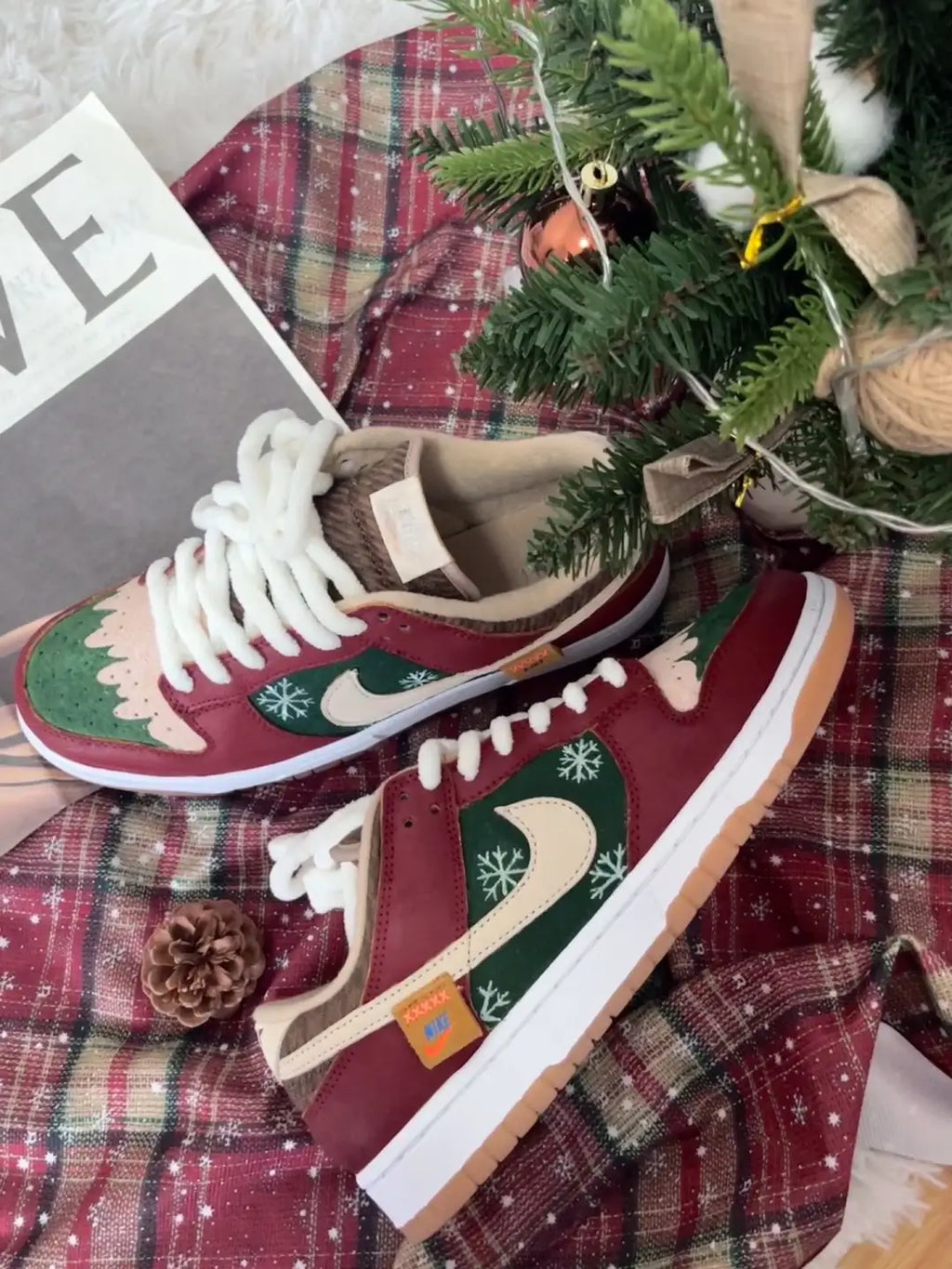 [Custom Frosted Berries] Dunk Skateboarding Shoes Unisex Low-top Red