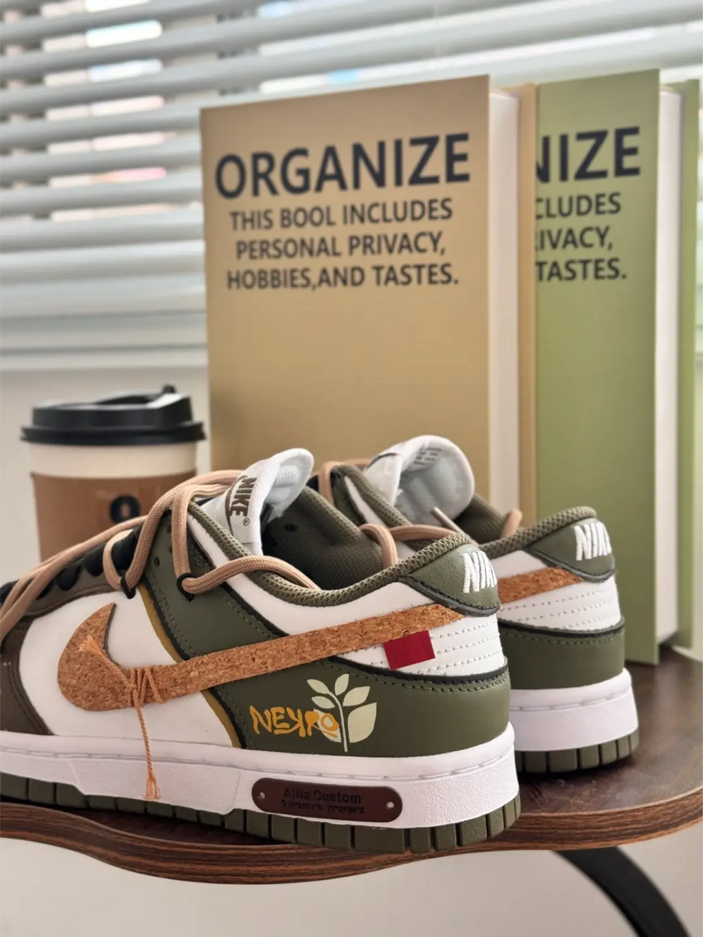 [Custom A Tour of Decaying Wood] Dunk Skateboarding Shoes Unisex Low-top Brown/Green