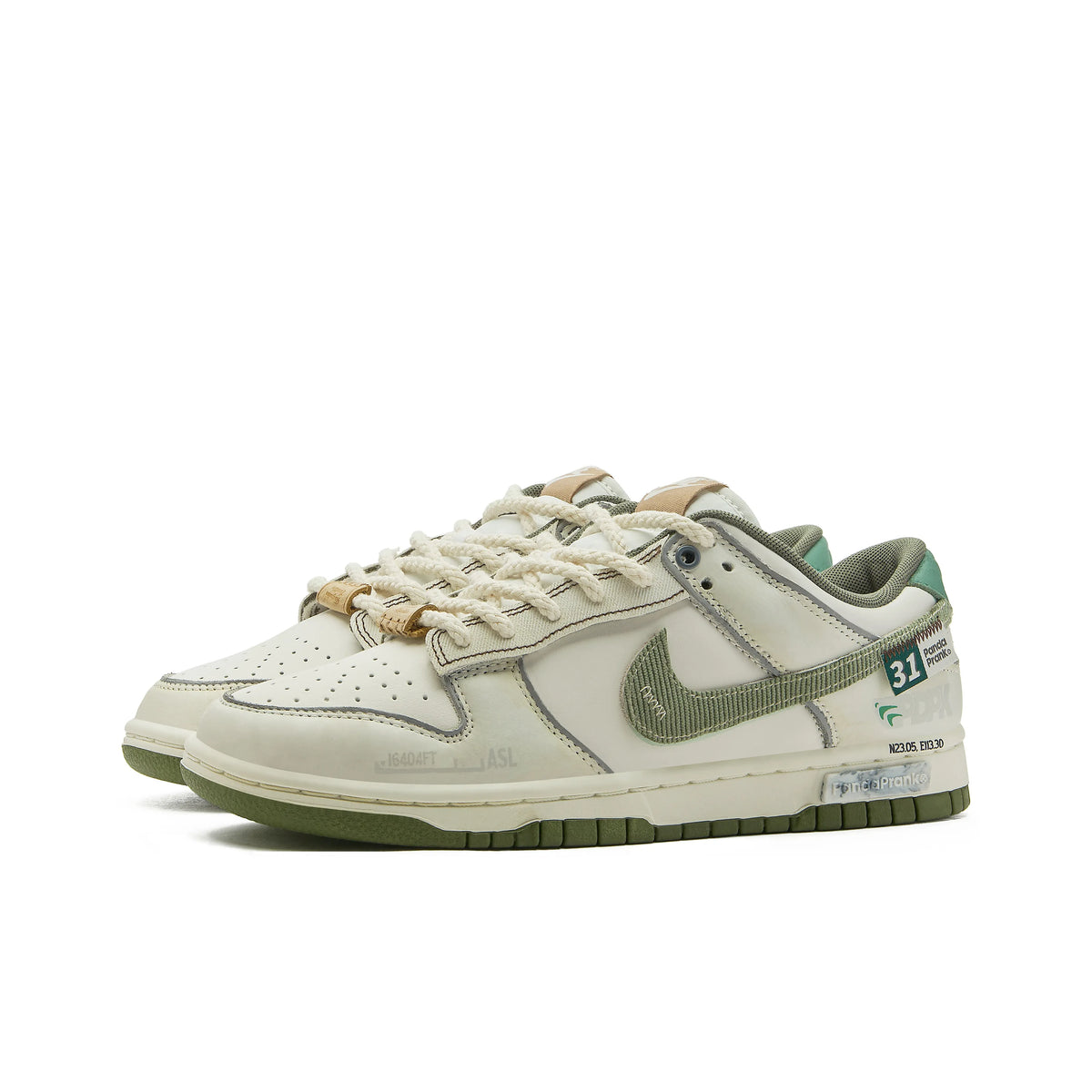 [Custom Soaring Over Skylines] Dunk Skateboarding Shoes Unisex Low-top