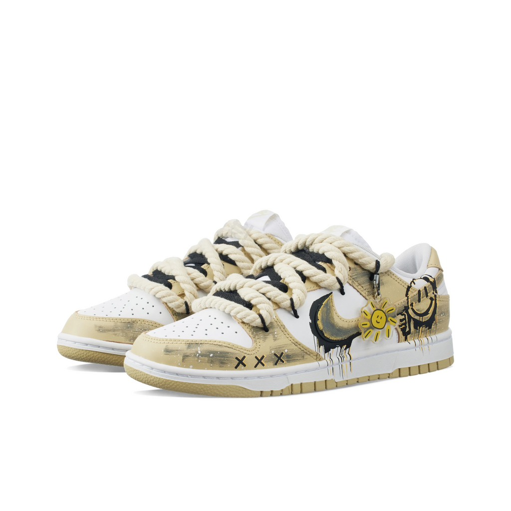 [Custom Smiley Face Graffiti] Dunk Skateboarding Shoes Unisex Distressed Style Yellow