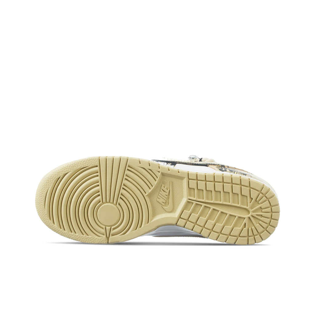 [Custom Smiley Face Graffiti] Dunk Skateboarding Shoes Unisex Distressed Style Yellow
