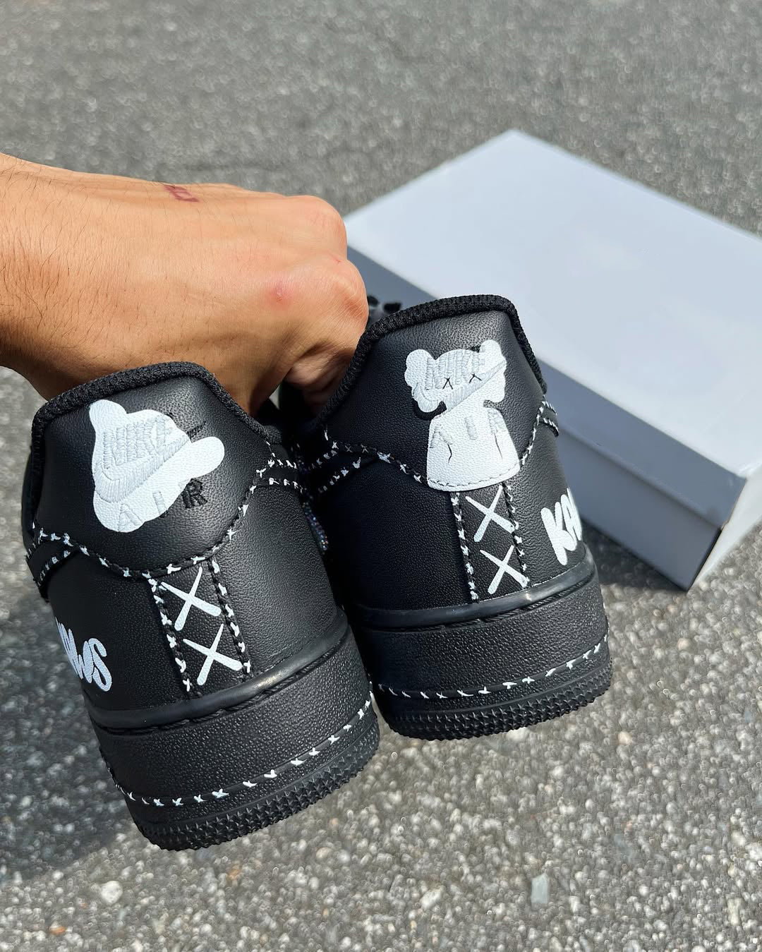 [Customized AF1×KAWS] Air Force 1 Graffiti Distressed Shoes Unisex Cyan/Red/Purple/Pink/Green