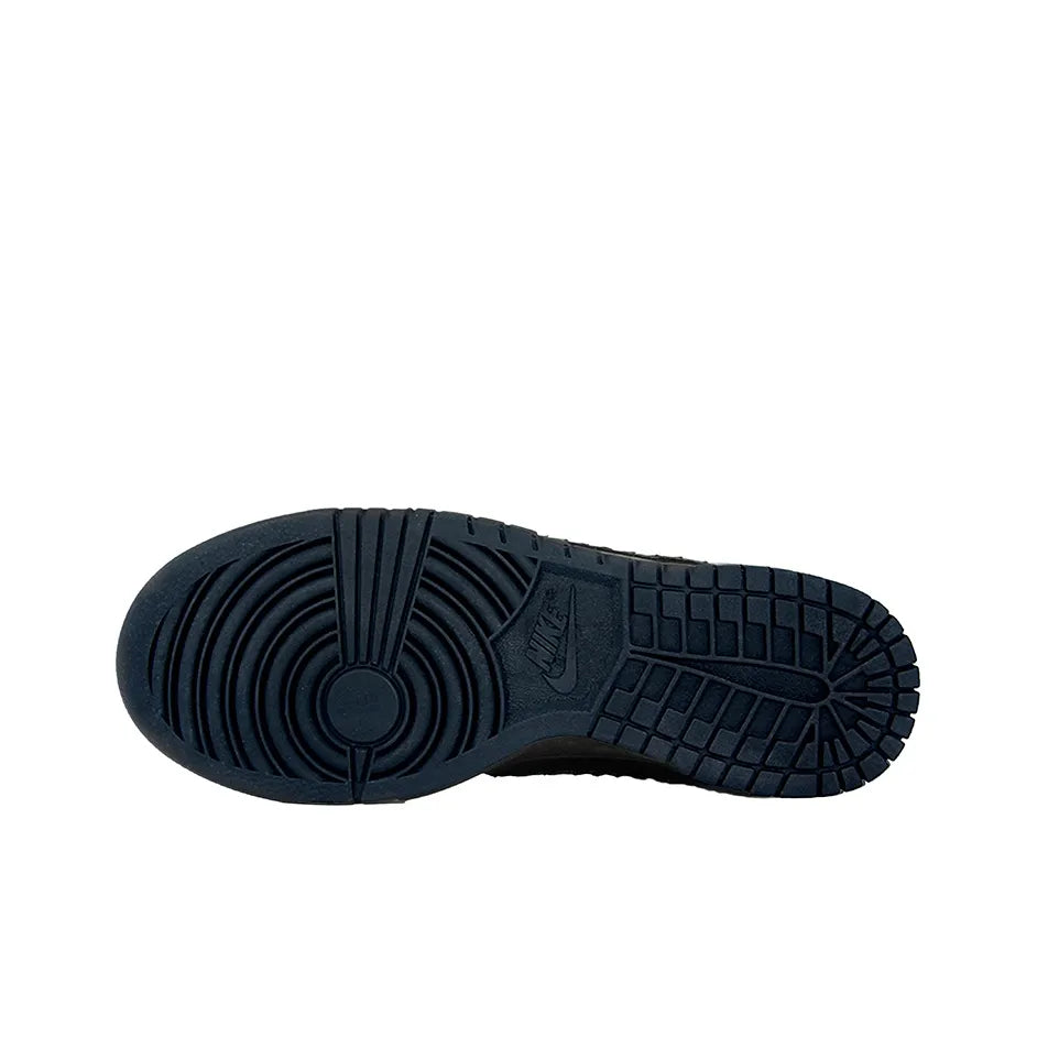 [Custom Black Distressed, Rivets, Leather] Dunk Skateboarding Shoes Unisex